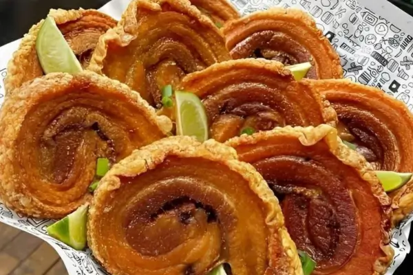 Torresmo de Rolo: O Petisco Crocante que Encanta Todos